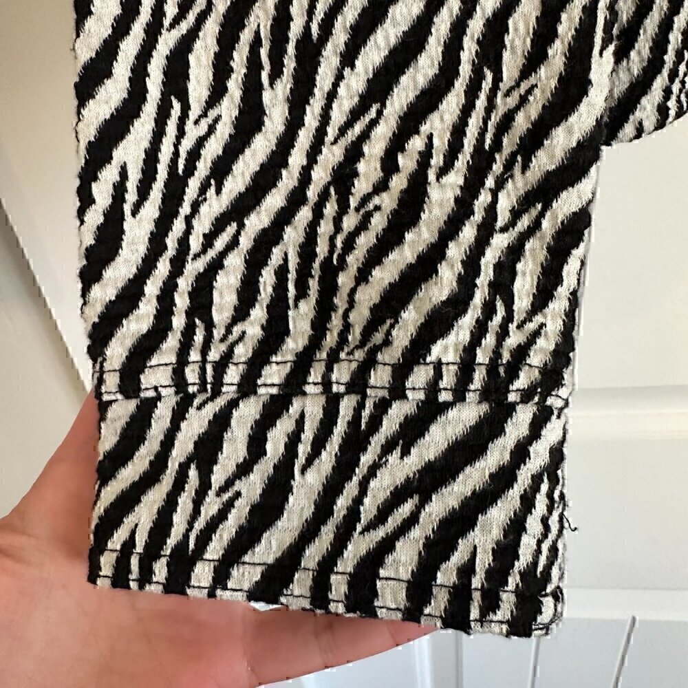 Charter Club PETITE zebra animal print button jacket blazer side pockets M - Picture 3 of 10
